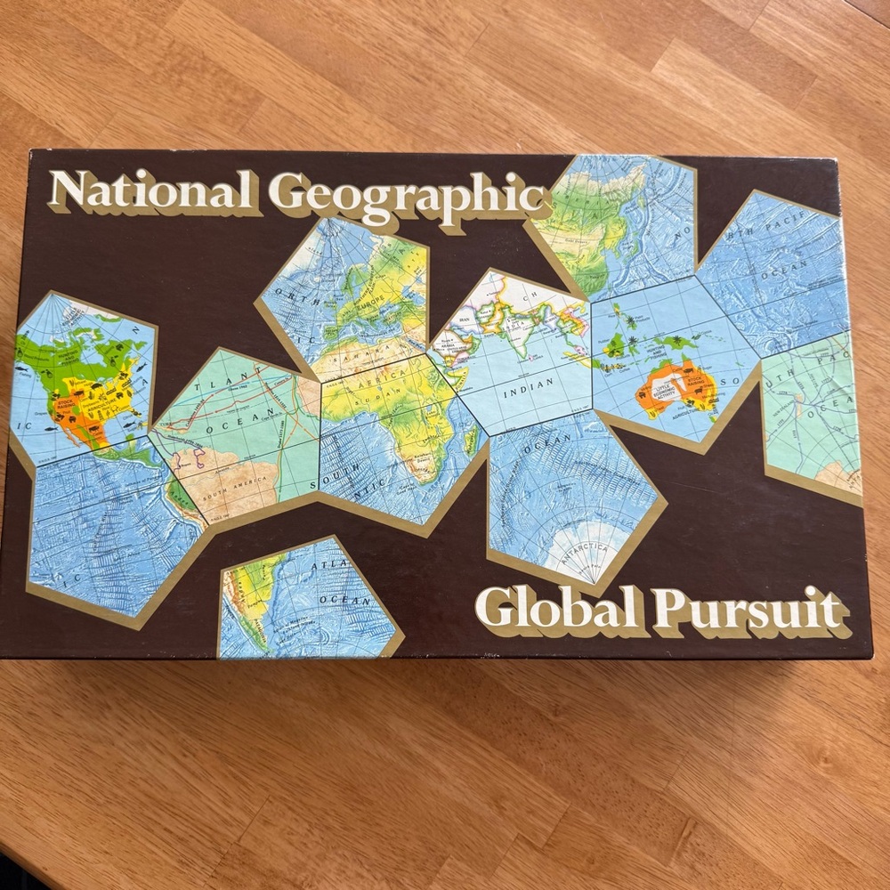 Vintage National Geographic Global Pursuit Board Game 1987
